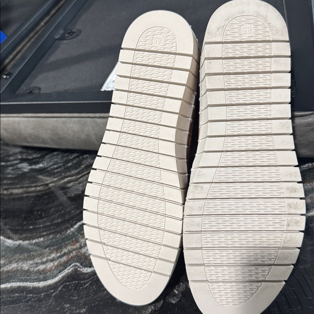 New -Easy Street Tan Platform Slip-On Shoes - Picture 4 of 4